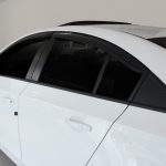 Дефлекторы на окна автомобиля: предназначение, виды, особенности установки